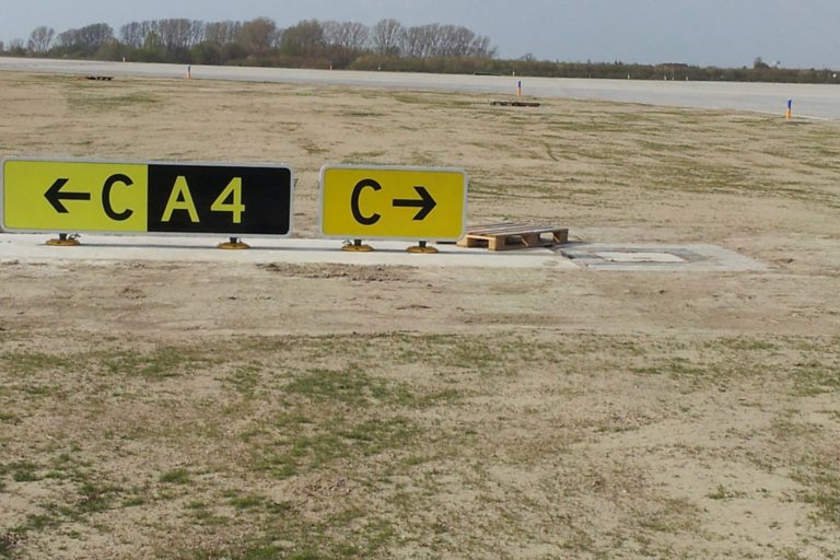 Flughafen-Leipzig-Halle-LEJ-Vorfeldbeleuchtung-APRON-3-12